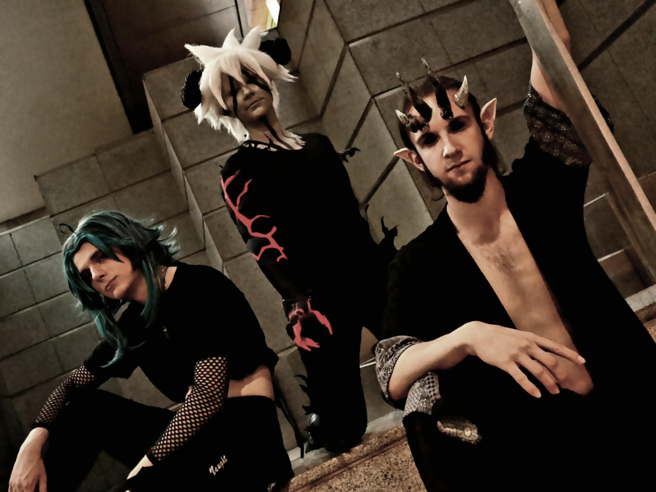 CosDay 2022 Fotographer: @roawrrawr von Links: @vladdraghici.art @asmcosplay